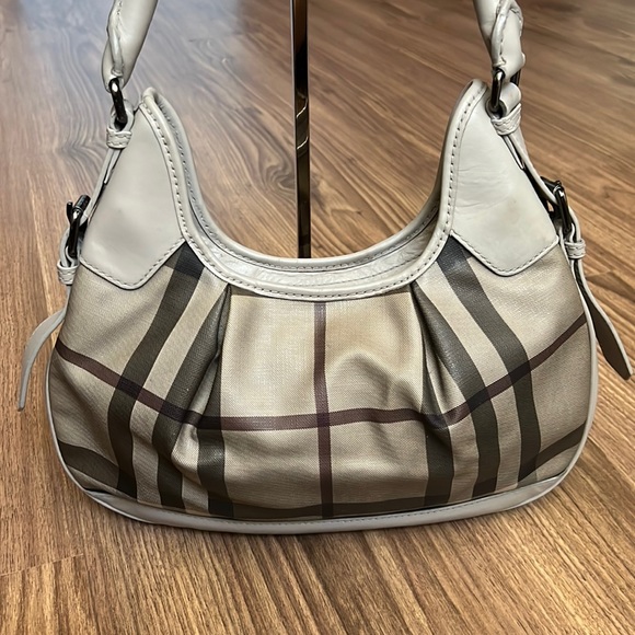 A40- π― % authentic Burberry shoulder bag - Picture 4 of 16